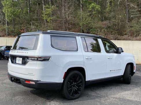 Used 2022 Jeep Grand Wagoneer Series III image 3