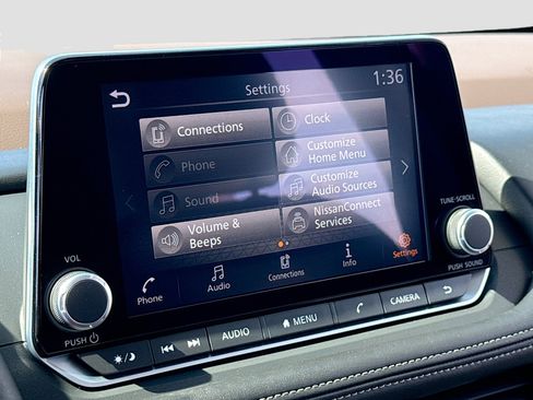 Used 2023 Nissan Rogue SV image 9