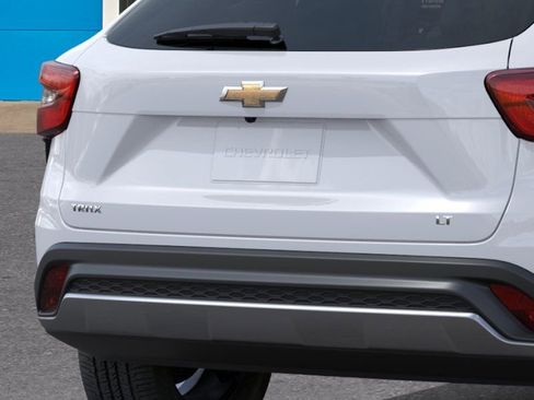 New 2026 Chevrolet Trax LT w/ LT Convenience Package FWD image 15