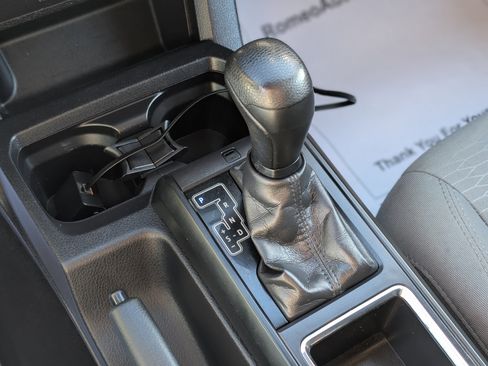 Used 2017 Toyota Tacoma SR image 31