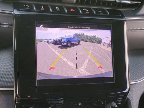 Used 2023 Jeep Grand Cherokee Laredo AWD/4WD image 14