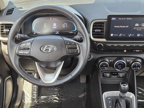 Used 2024 Hyundai Venue SEL FWD image 25