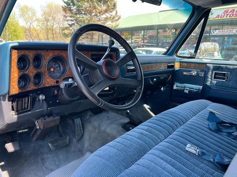 Used 1989 GMC Suburban 2500 AWD/4WD image 8