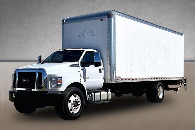 Used 2022 Ford F750 2WD Regular Cab Super Duty image 1