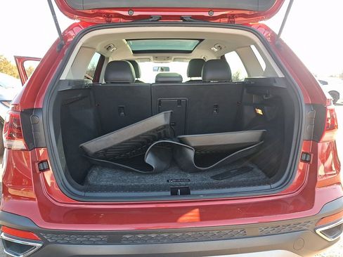 Used 2022 Volkswagen Taos SE w/ Panoramic Sunroof Package AWD/4WD image 28