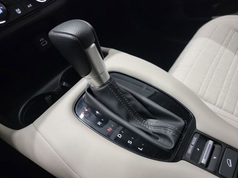 Used 2023 Honda HR-V LX image 26