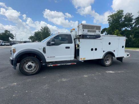 Used 2019 Ford F550 4x4 Regular Cab Super Duty image 4