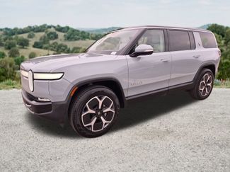 Used 2024 Rivian R1S Adventure AWD/4WD video 3