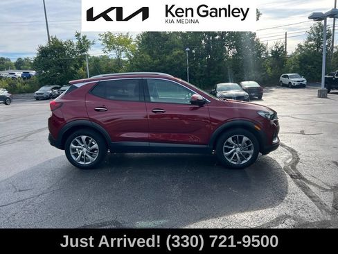 Used 2023 Buick Encore GX Essence w/ Experience Buick Package FWD image 4