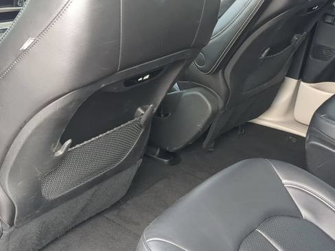 Used 2024 Chrysler Pacifica Limited FWD image 17