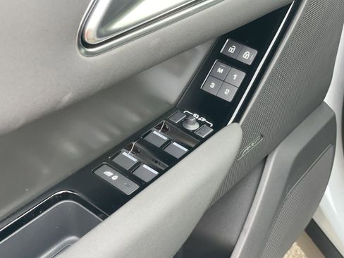 New 2025 Land Rover Range Rover Velar Dynamic SE image 21