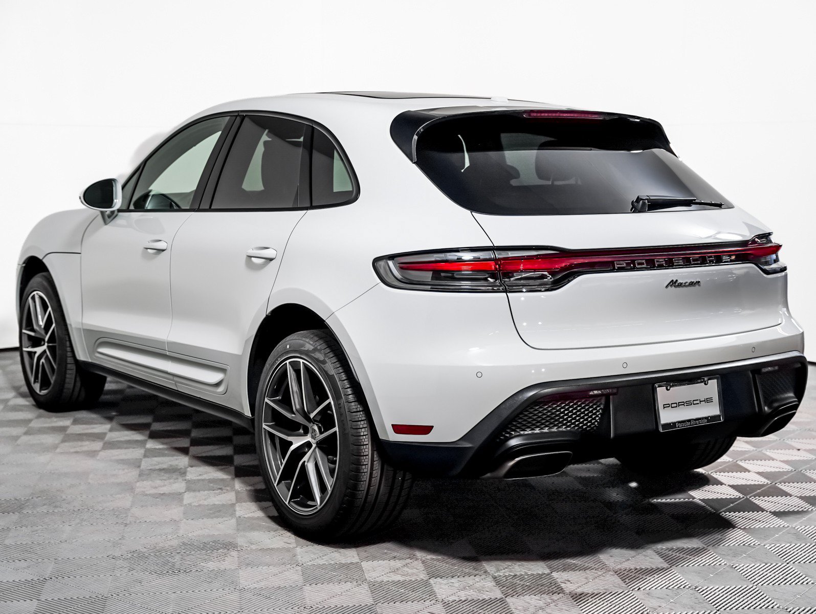 Used 2026 Porsche Macan AWD/4WD image 3