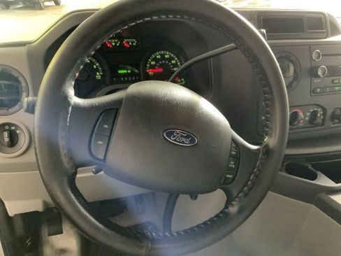 Used 2010 Ford E-350 and Econoline 350 XLT RWD image 15