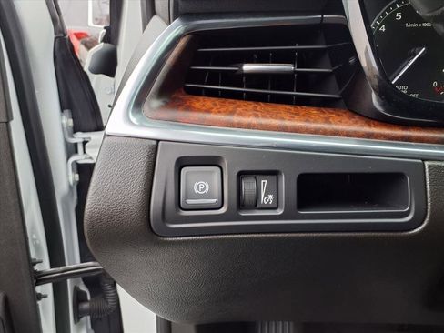 Certified 2022 Cadillac XT5 Premium Luxury image 13