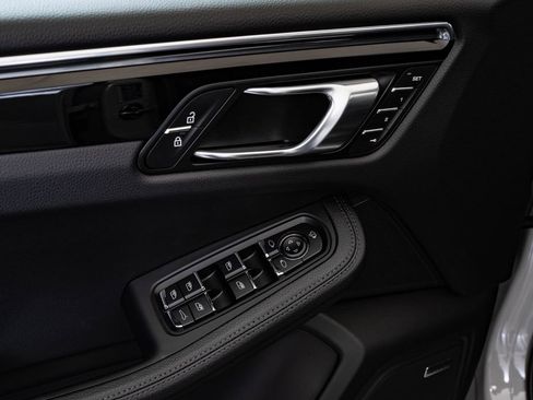 New 2026 Porsche Macan AWD/4WD image 25
