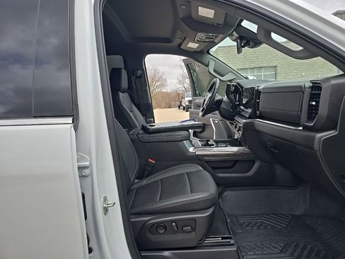 Used 2025 Chevrolet Silverado 2500 LTZ w/ LTZ Plus Package image 16