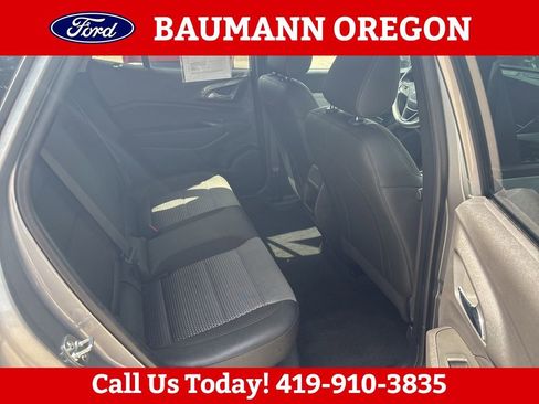 Used 2025 Chevrolet Trax LT FWD image 11