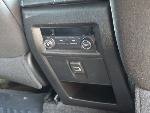 Used 2023 Chevrolet Traverse LT FWD image 30
