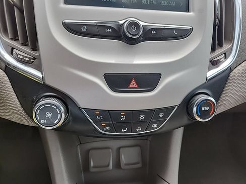 Used 2018 Chevrolet Cruze LS FWD image 20