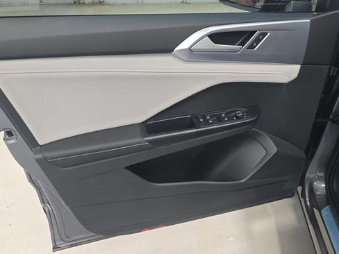 New 2026 Volkswagen Taos SE FWD image 18