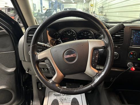 Used 2007 GMC Sierra 2500 SLE w/ Z71 Off-Road Package image 11