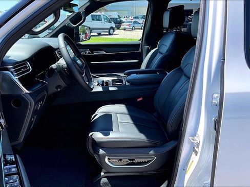 New 2026 Jeep Grand Wagoneer L Summit AWD/4WD image 9
