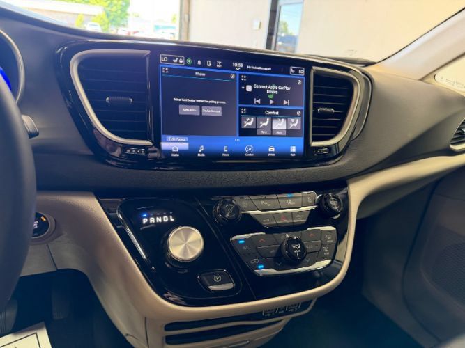 Used 2024 Chrysler Pacifica Touring-L FWD image 14