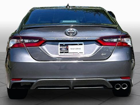 Used 2022 Toyota Camry SE FWD image 5