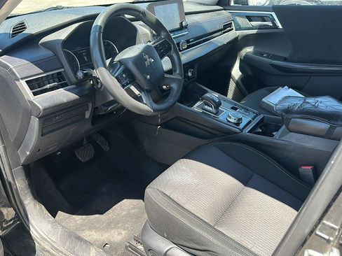 Used 2023 Mitsubishi Outlander ES FWD image 6