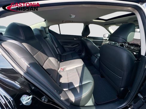Used 2023 Nissan Altima 2.5 SR w/ SR Premium Package FWD image 36