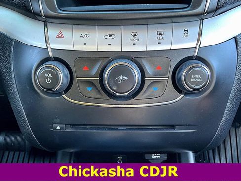 Used 2020 Dodge Journey SE image 15