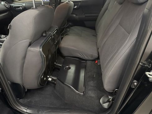 Used 2019 Toyota Tacoma TRD Sport image 7