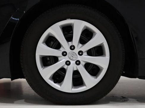Used 2025 Toyota Corolla LE FWD image 11