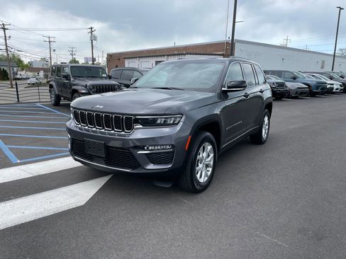 Certified 2023 Jeep Grand Cherokee Limited AWD/4WD image 3
