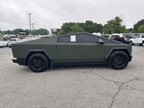 Used 2024 Tesla Cybertruck AWD Crew Cab image 6