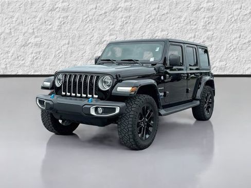 Used 2022 Jeep Wrangler Unlimited Sahara w/ Cold Weather Group AWD/4WD image 7