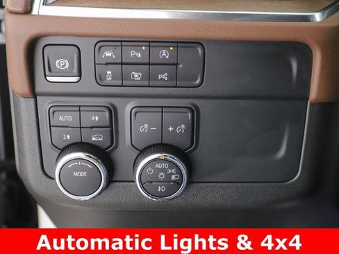 Used 2025 Chevrolet Suburban High Country image 20