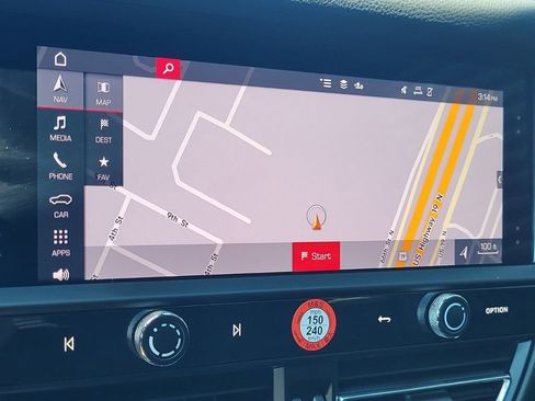 Certified 2025 Porsche Macan AWD/4WD image 30