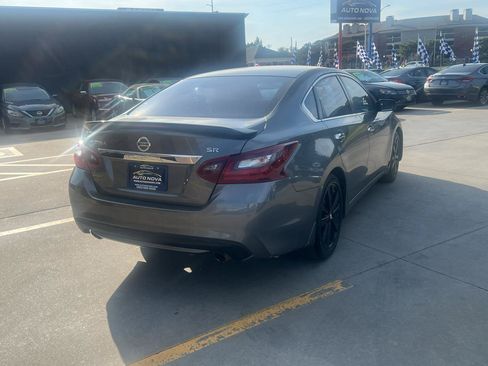 Used 2017 Nissan Altima 2.5 SR w/ Midnight Edition Package FWD image 9