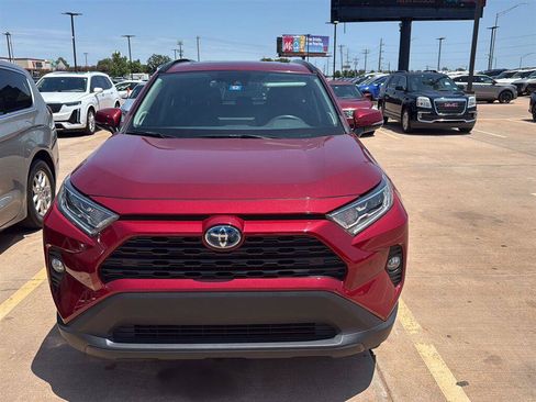 Used 2021 Toyota RAV4 XLE Premium AWD/4WD image 7
