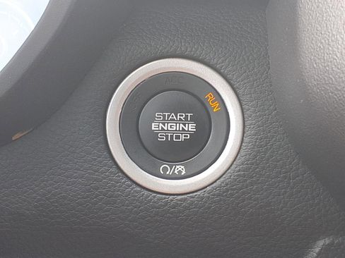 Used 2024 RAM 1500 Laramie image 19