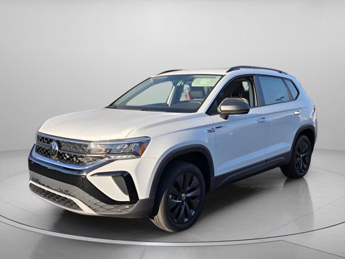 Used 2023 Volkswagen Taos S image 2