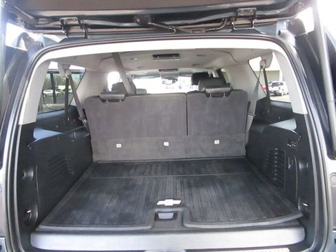 Used 2020 Chevrolet Suburban Premier image 28