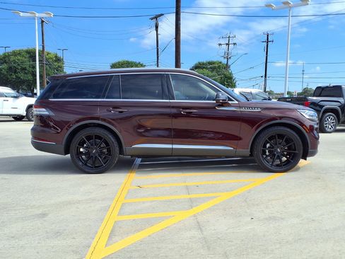 Used 2022 Lincoln Aviator Reserve w/ Equipment Group 201A RWD image 4