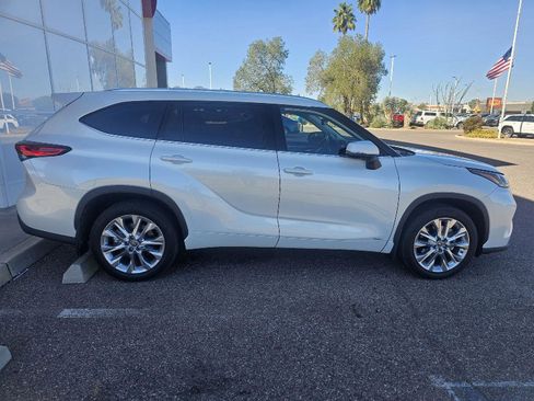 Used 2023 Toyota Highlander Limited image 6
