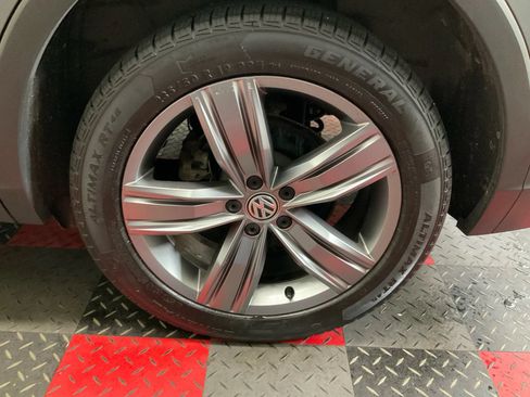 Used 2020 Volkswagen Tiguan SEL AWD/4WD image 4