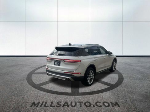 Used 2021 Lincoln Corsair AWD w/ Premium Package image 4