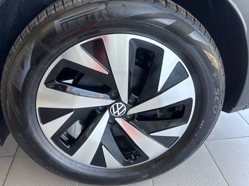 New 2026 Volkswagen ID.4 Pro RWD image 17