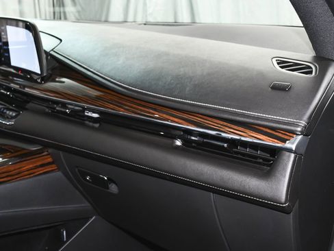 Used 2023 Cadillac Escalade Premium Luxury AWD/4WD image 65