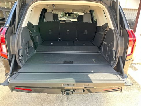 New 2025 Ford Expedition Active image 40